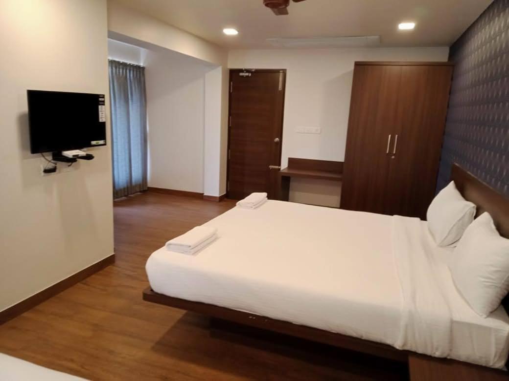 Hotel Vintage Castle Coimbatore Extérieur photo